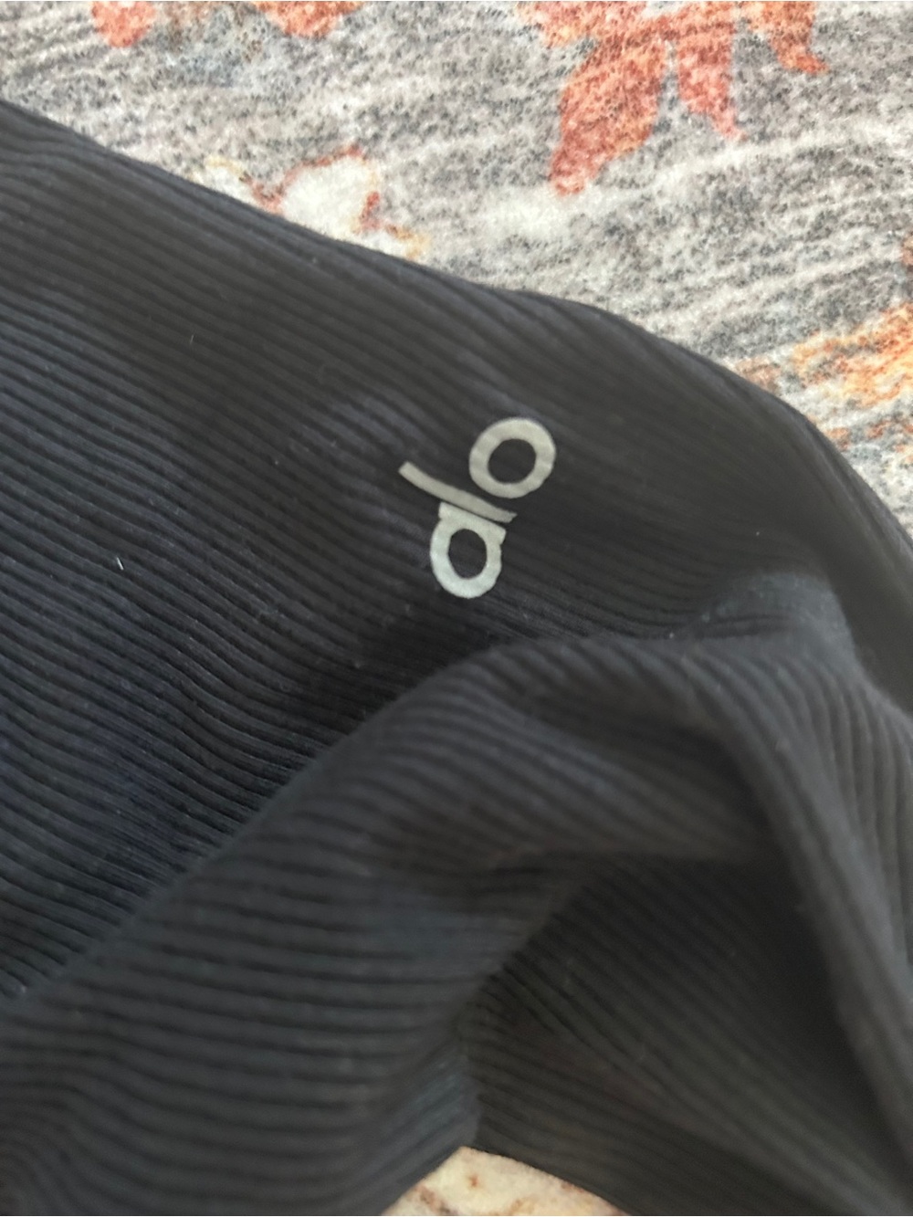 ALO Yoga Womens Black Wide-Leg Lounge Pants and Keyhole Chain Top - Picture 6 of 6